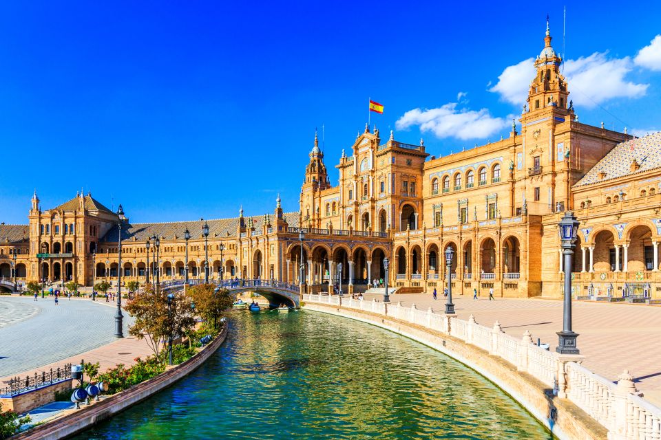 Seville: Authentic and Romantic Horse-Drawn Carriage Ride - Photo Opportunities