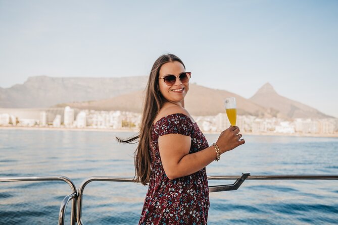 Cruise and Dine Lunch / Cape Town: Coastal Motor Cruise and 2-Course Lunch - Key Points