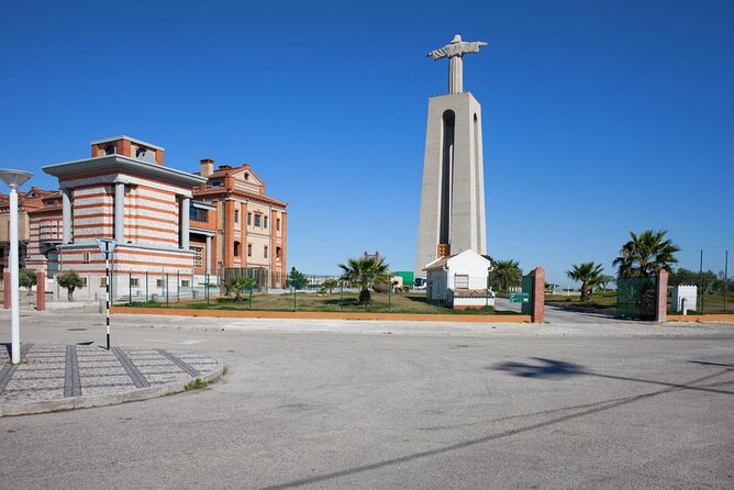 Daytime or Sunset Boat Tours in Lisbons Tejo River - Key Points