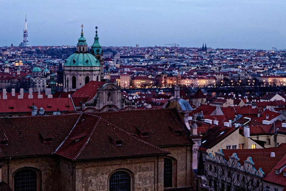 Evening Prague Castle Without Anybody - Key Points