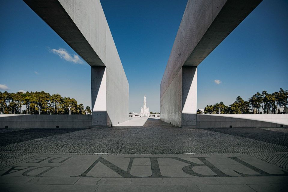 From Lisbon: Fatima, Nazaré, Batalha and Óbidos Tour - Key Points