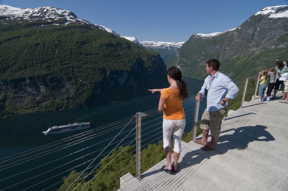 Geiranger: Bus Tour With Multilingual Audio Guide - Key Points