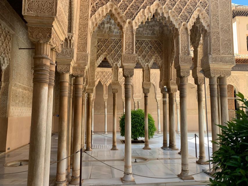 Granada: Alhambra Complex Guided Tour With Ticket - Key Points