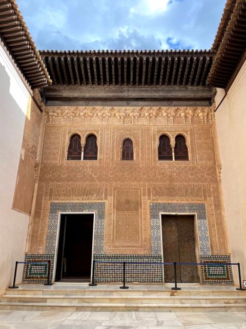 Granada: Alhambra & Nasrid Palaces Guided Tour With Tickets - Key Points