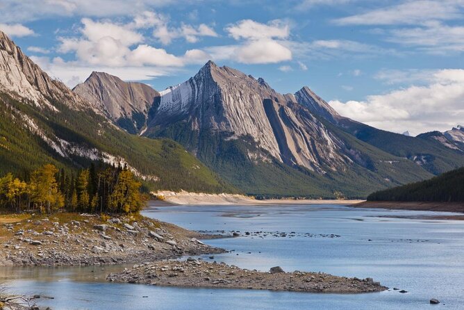 Jasper National Park Tour: Maligne Valley, Medicine Lake and Spirit Island - Key Points