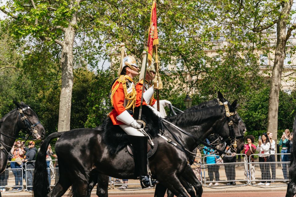 London: Changing of the Guard Walking Tour Experience - Key Points