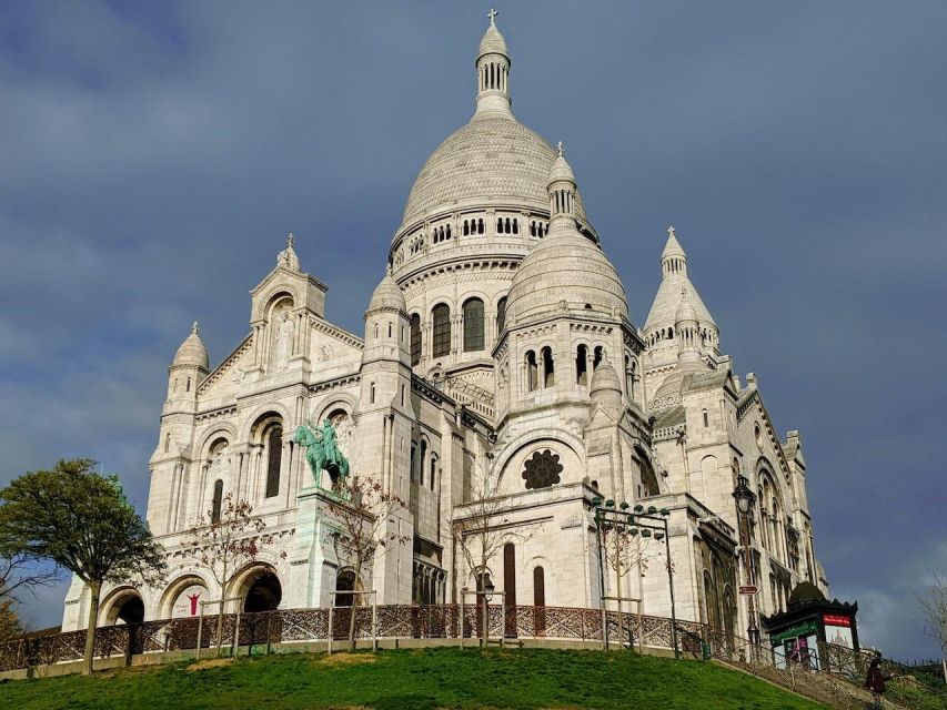 Paris: Montmartre & Sacré Coeur Tiny Group Tour - Key Points