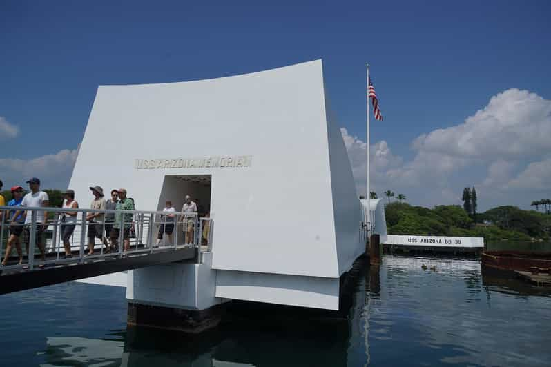 Private Pearl Harbor - USS Arizona and USS Missouri - Key Points