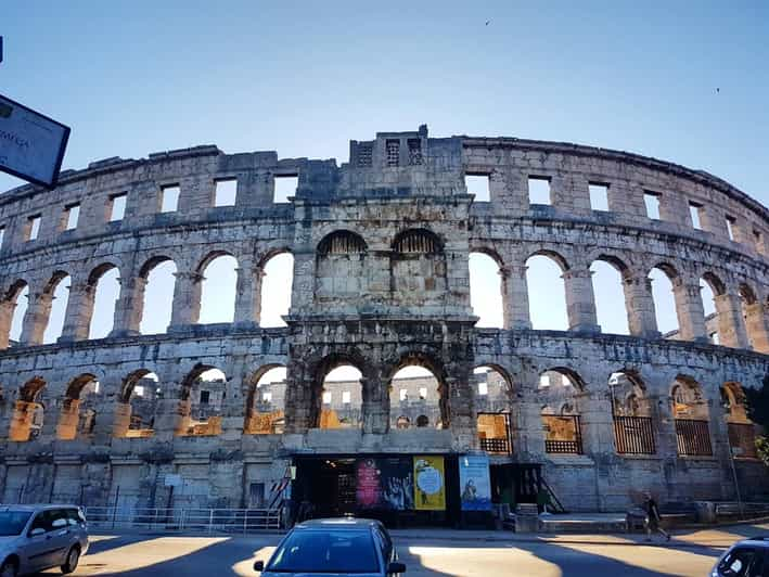 Pula: Old Town Walking Tour for Foodies With Dinner and Wine - Key Points