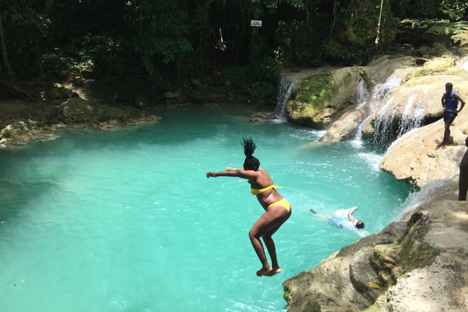 Roundtrip Private Shuttle From Ocho Rios to Blue Hole and Back - Service Details and Inclusions