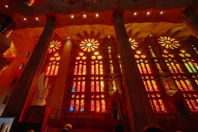 Sagrada Familia Highlights Tour With Skip the Line Tickets - Iconic Architecture of Sagrada Familia