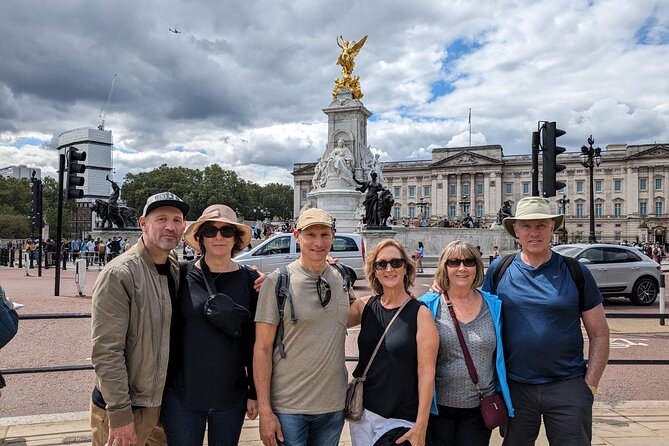 Small Group Walking Tour of 25 London Landmarks and Palaces - Key Points