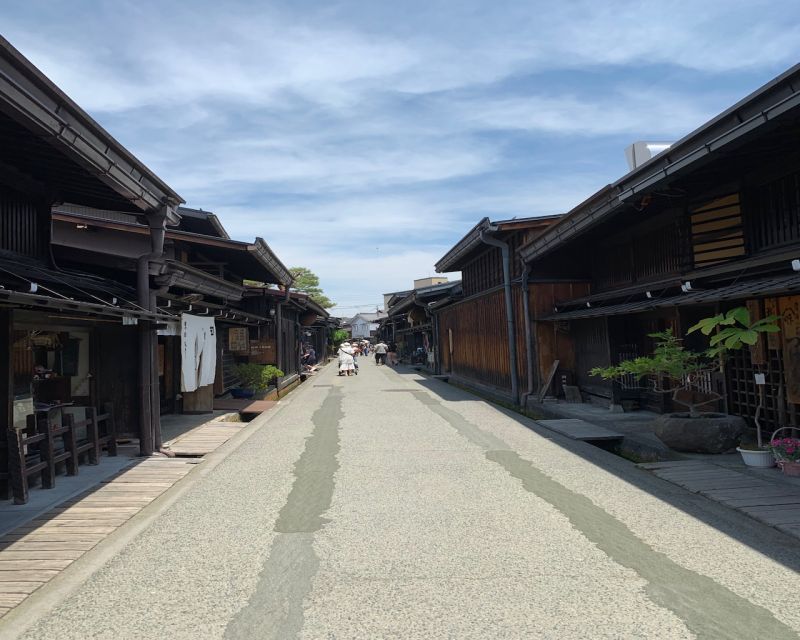 Takayama: Old Town Guided Walking Tour 45min. - Key Points