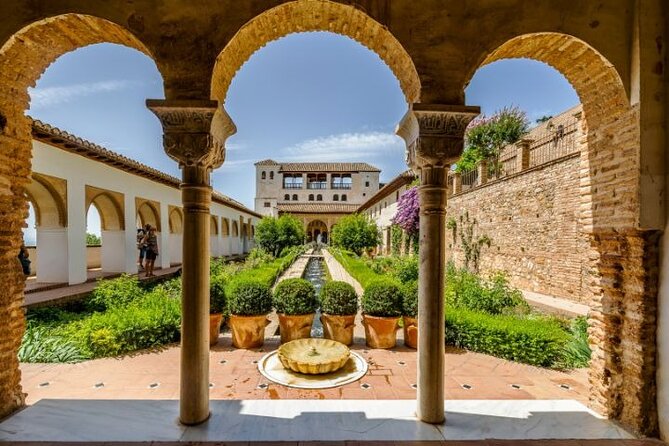 Alhambra: Tour With Nasrid Palaces. Admission Not Included - Tour Overview