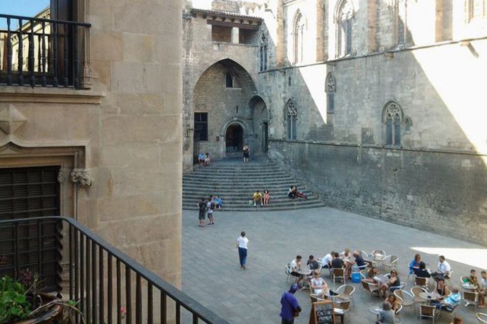 Barcelona: Gothic Quarter Legends Walking Tour With Tapas - Tour Overview