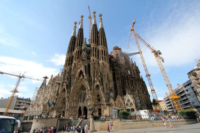 Barcelona: Private Sagrada Familia And Park Guell Tour Tour Details