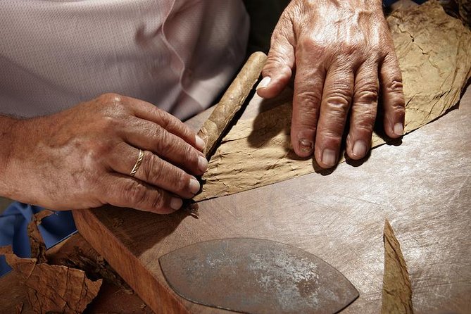 Cigar Rolling Lesson in Nassau - Transportation and Accessibility