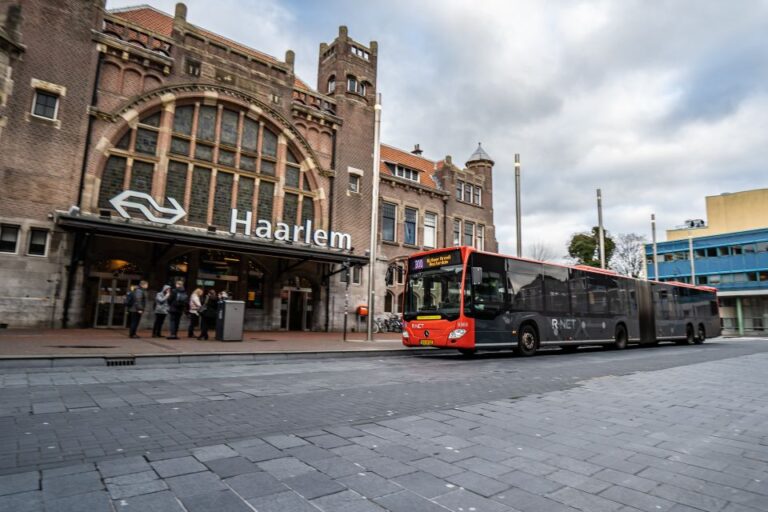 Direct Schiphol Bus Transfer To Haarlem City Center (return) Service Overview