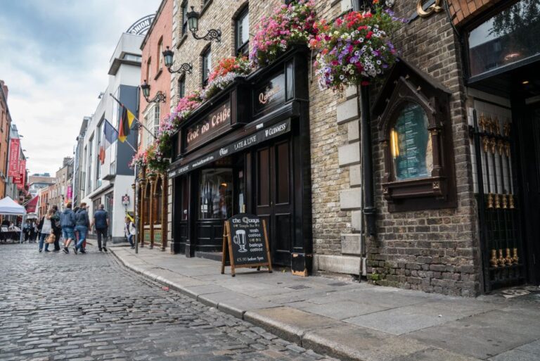 Dublin: Old Towns Famous Pubs Outdoor Escape Game Activity Overview