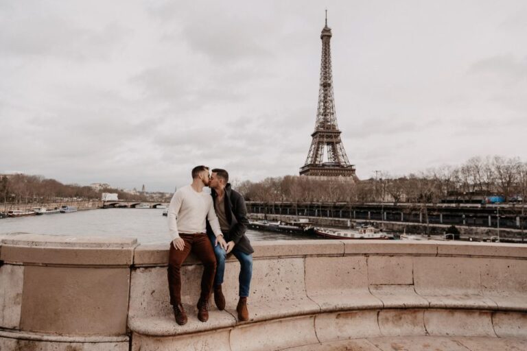 Eiffel Tower Proposal Lgbtqia+ / 1h Photographer Experience Overview