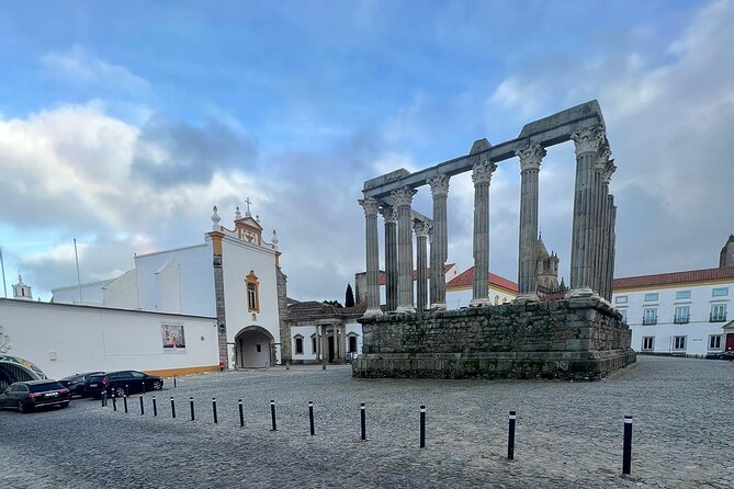 Évora: Private Walking Tour Meeting And End Points