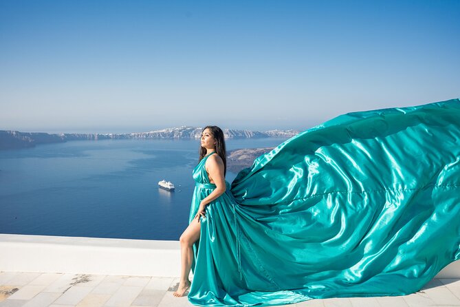 Flying Dress Photoshoot Tour In Santorini & Pick Up Photoshoot Details