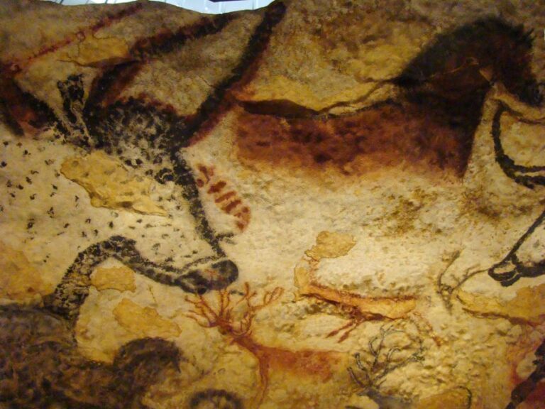 From Bordeaux: Lascaux And Dordogne Valley Private Tour Tour Details