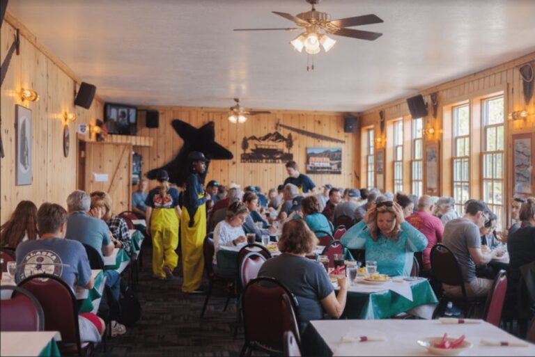 From Ketchikan: Crab Feast Lunch At World Famous Lodge Overview And Booking Information