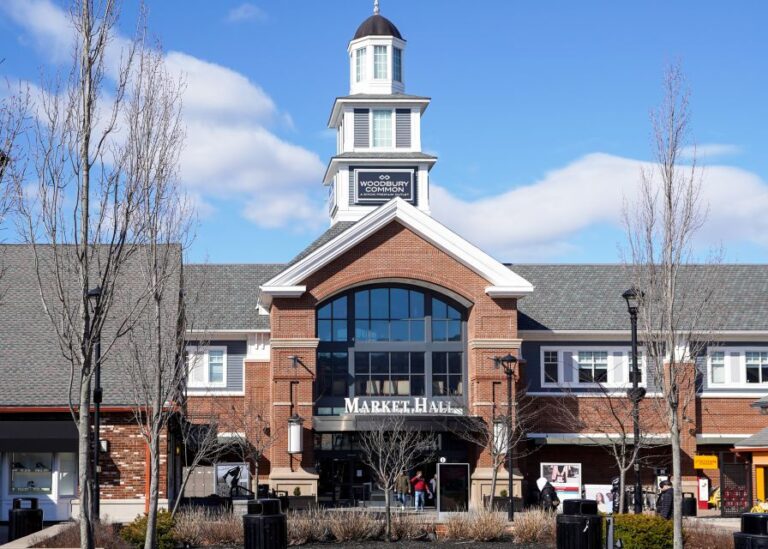 From Nyc: Woodbury Common Premium Outlets Shopping Tour Tour Overview And Pricing