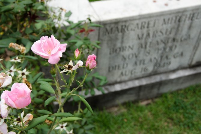 Grant Park Food and Cemetery Tour - Culinary Highlights