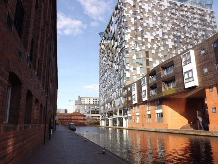 Inspiring Birmingham – Family Walking Tour Explore Birmingham Town Hall