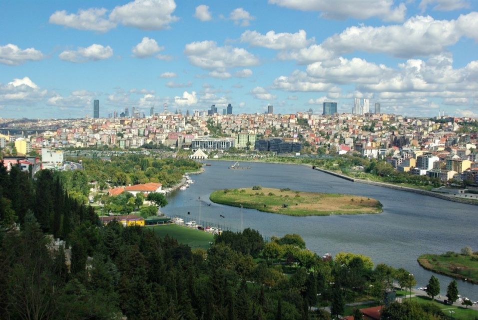 Istanbul: Eyup – The Ottoman District Walking Tour - Visiting the Eyub Al Ansari Mosque