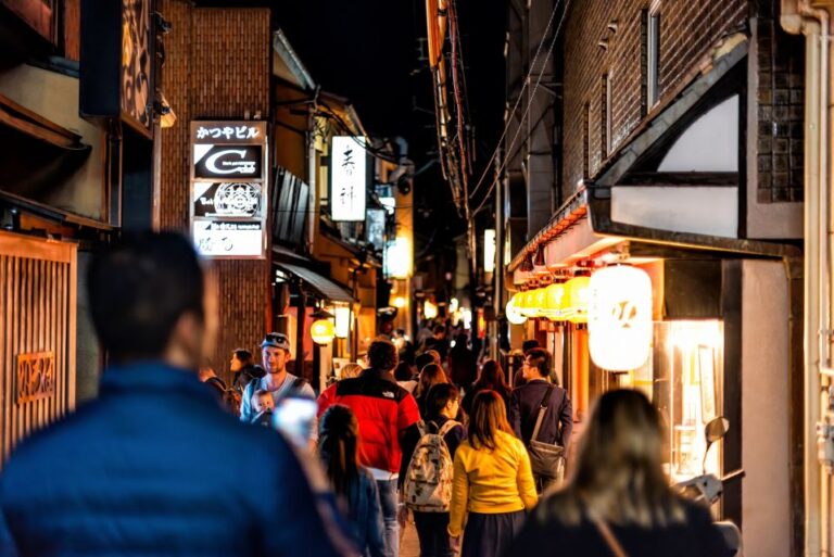 Kyoto: Gion District Guided Walking Tour At Night With Snack Tour Overview