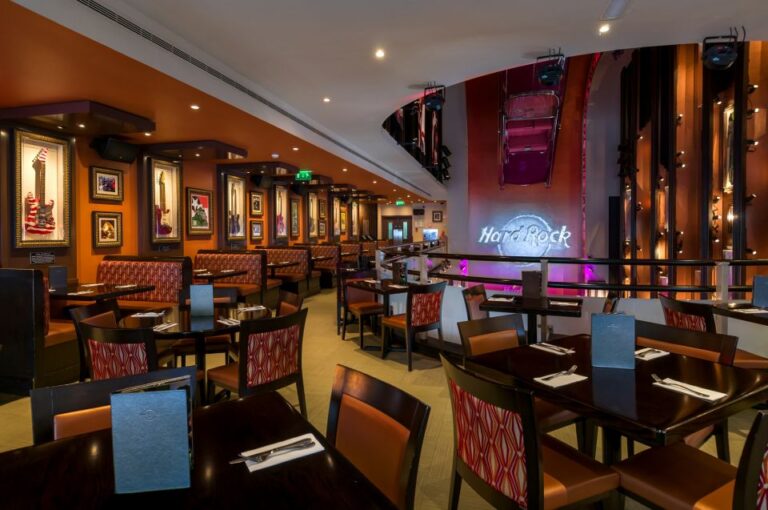 Lisbon: Hard Rock Cafe Experience Immersive Rock N Roll Ambiance