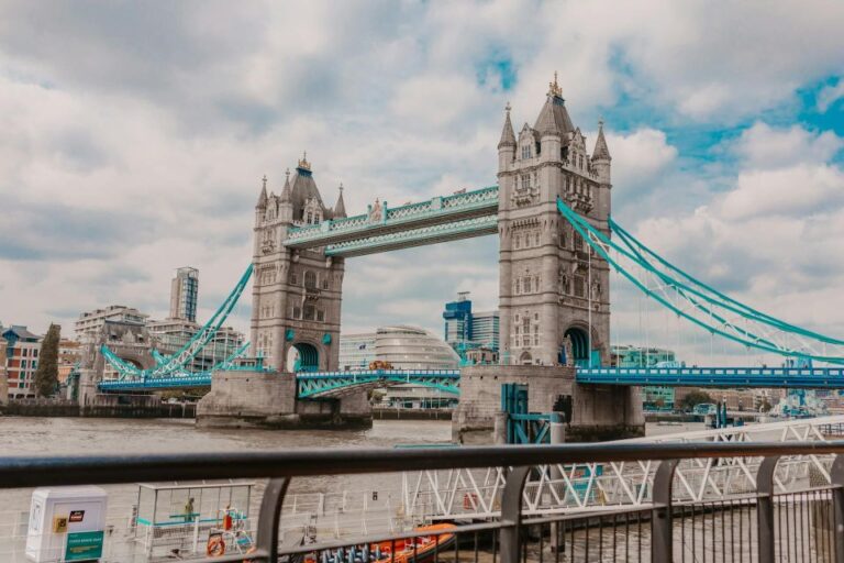 London : Digital Audio Guide For Tower Bridge Tower Bridge: A Timeless Icon