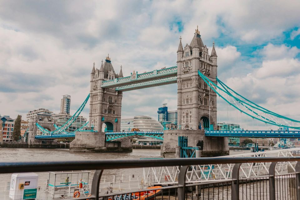 London : Digital Audio Guide for Tower Bridge - Tower Bridge: A Timeless Icon