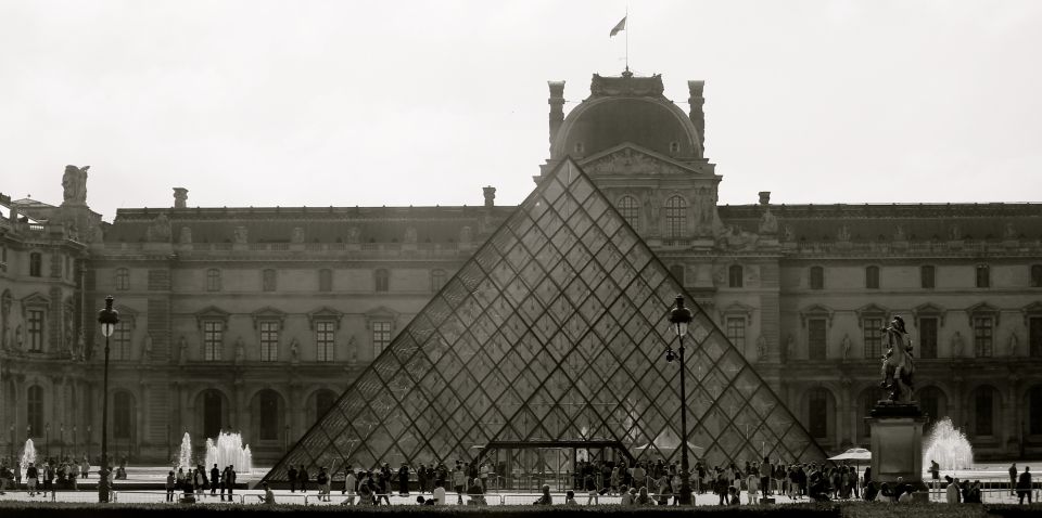 Paris: Louvre Museum Skip-the-Line Entry and Private Tour - Exploring the Louvres Masterpieces