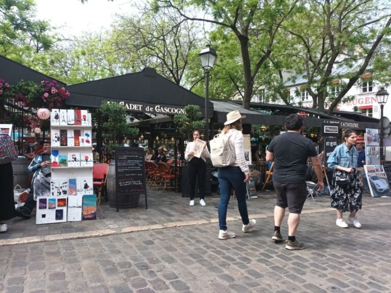 Paris: Montmartre Small Group Guided Walking Tour Neighborhood Highlights