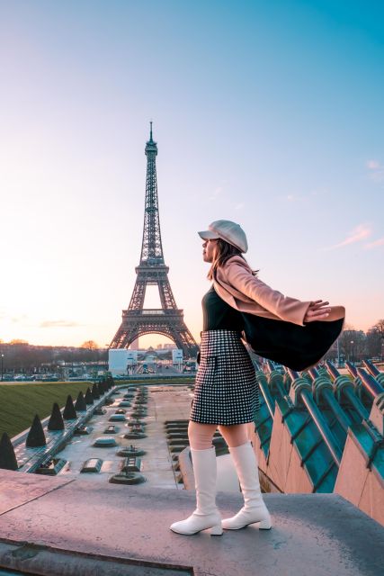 Paris: Private Photoshoot Near the Eiffel Tower - Romantic Ambiance of Paris