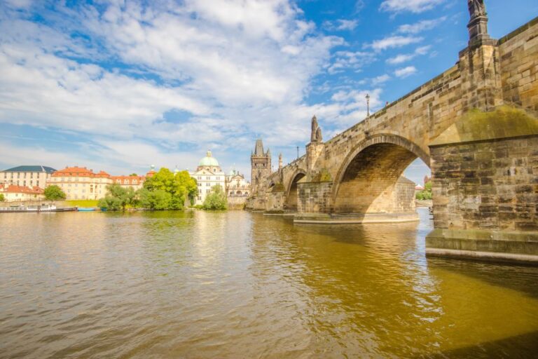 Prague: Guided Bus & Walking Tour With River Cruise & Lunch Tour Overview