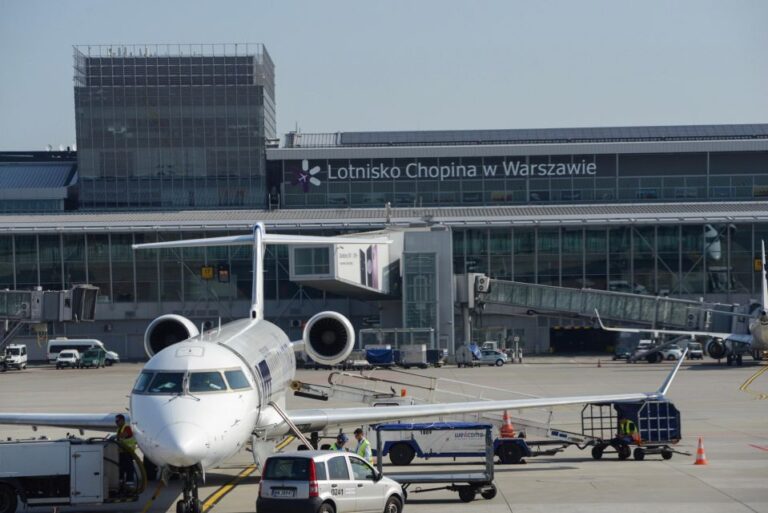 Private Transfer! Warsaw Chopin Airport Krakow City Center Service Overview