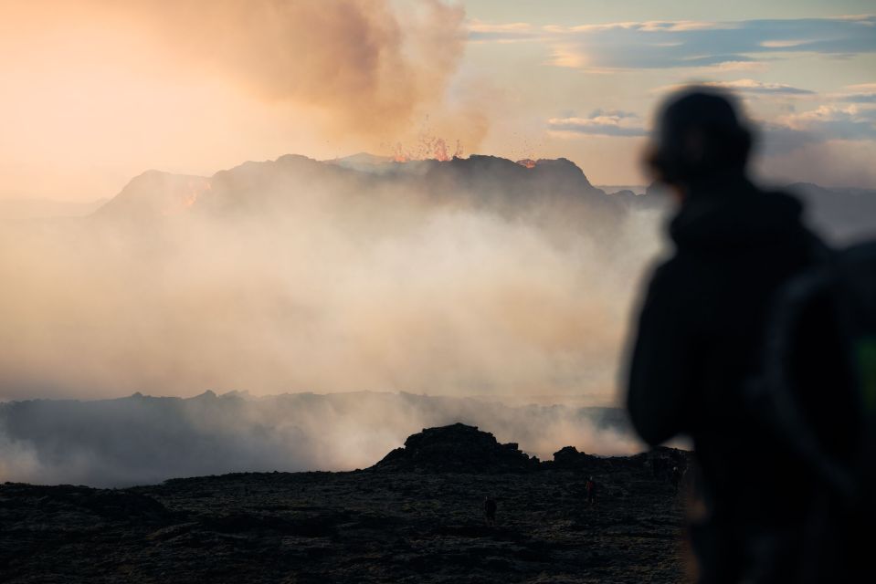 Reykjavik: Guided Tour to Volcano and Reykjanes Geopark - Tour Overview