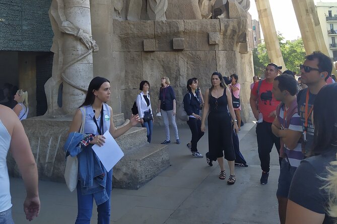 Sagrada Familia English Guided Tour & Optional Tower Access - Overview of the Guided Tour