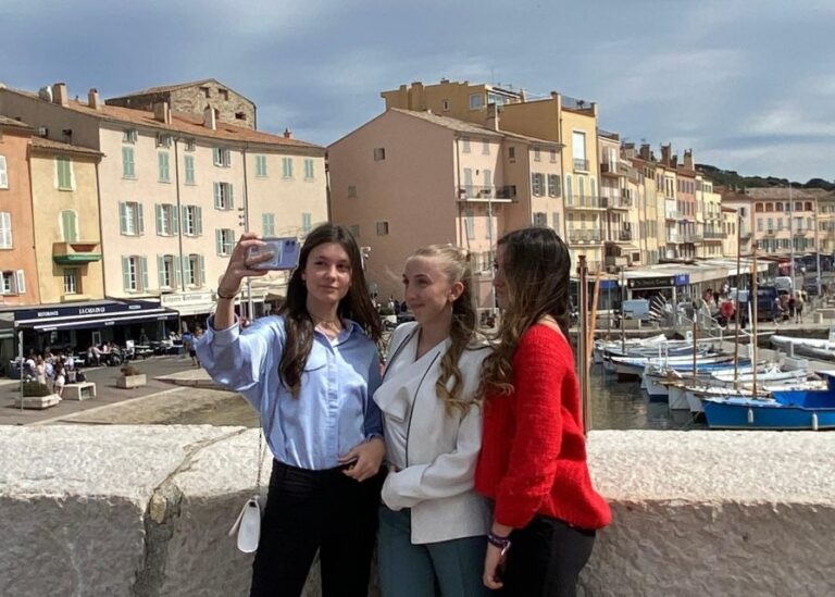 Saint Tropez : Netflix Emily In Paris Tour Tour Duration And Language