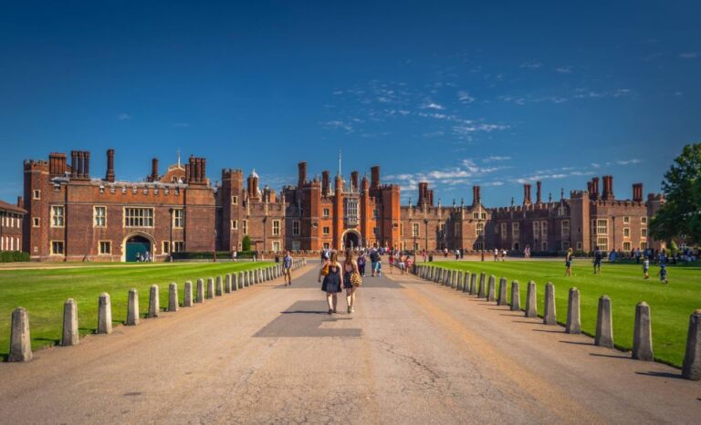 Skip The Line Hamptoncourtpalace Guided Day Trip From London Tour Duration And Type