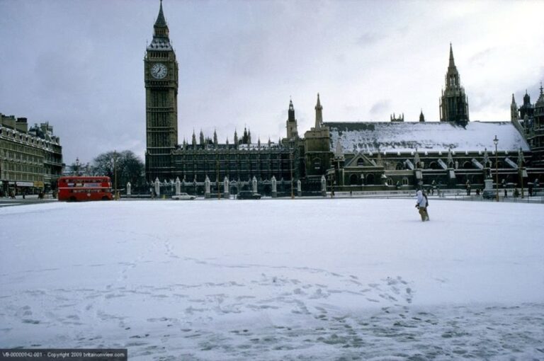 Tour Of London And Christmas Day Lunch Cruise Activity Overview