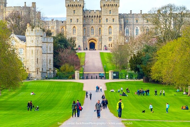 Windsor Castle & St Georges Chapel: Half Day Walking Tour Tour Details