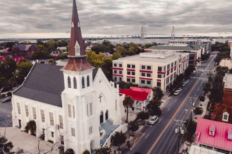 Yuletide Splendor: A Christmas Walking Tour In Charleston Duration And Group Size