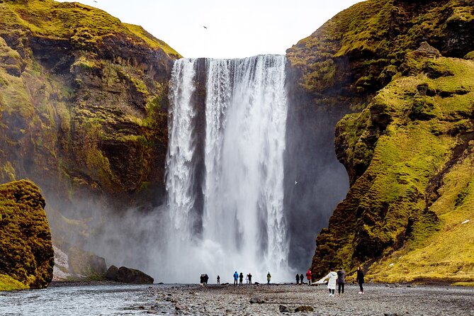 4-Day Iceland: Golden Circle, South Coast, Volcano Hike & Northern Lights - Comfortable Minibus Transport With Guide