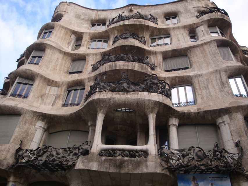 Barcelona: Art Nouveau & Gaudí Tour - Historical Context of Eixample